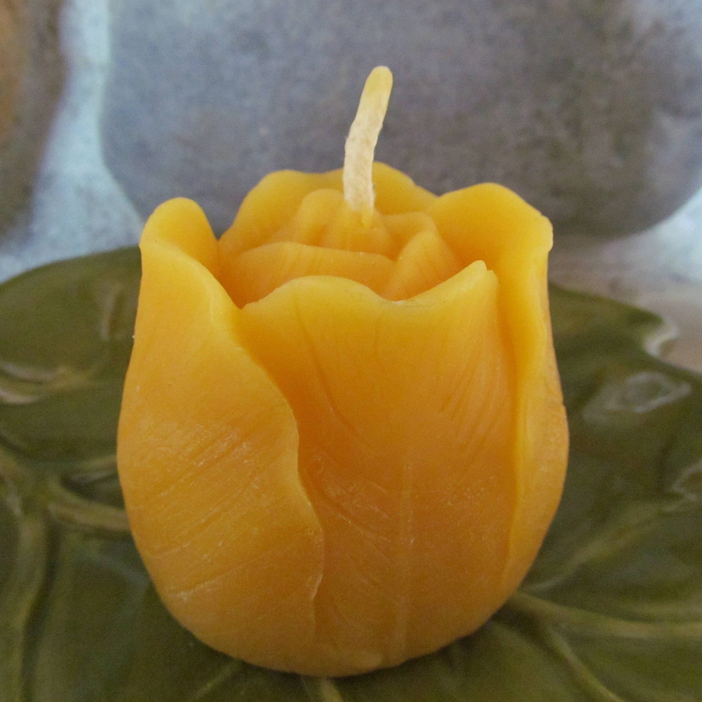 Tulip Candle ~100% pure beeswax