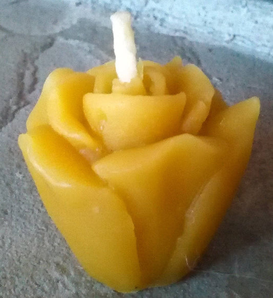 Rose Bud Candle ~100% pure beeswax