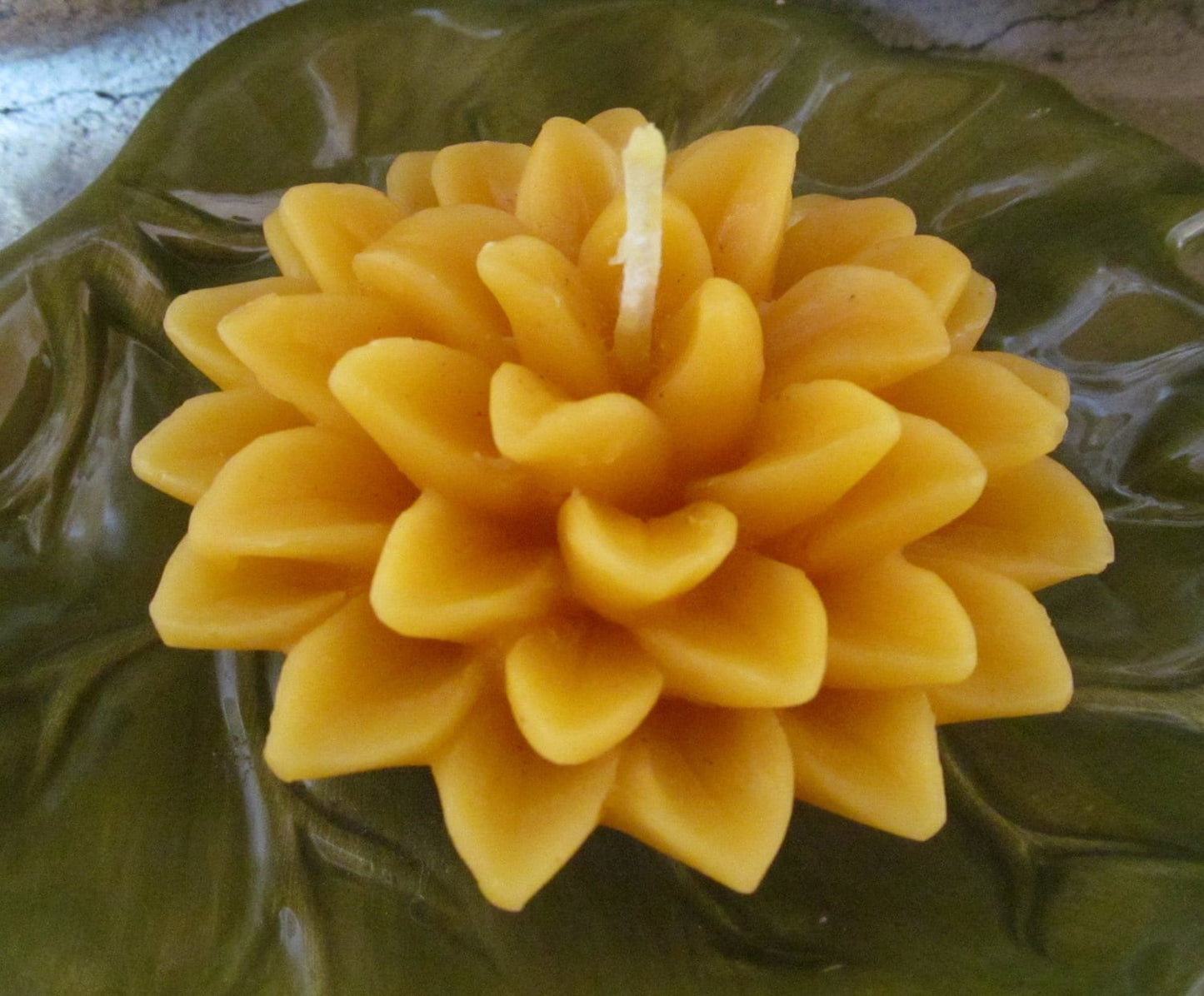 Dahlia Candle ~100% pure beeswax